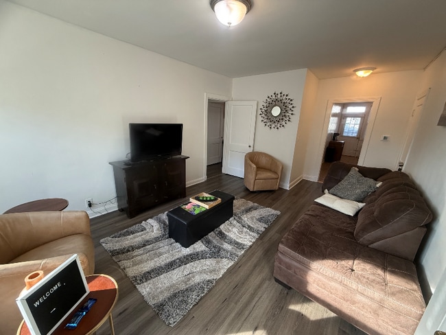 Foto del edificio - 441 Manor Pl NW