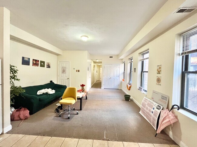 Foto del edificio - 10 S Huntington Ave