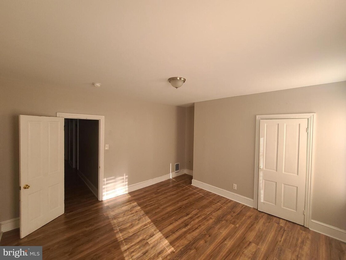 323 Monmouth St, Gloucester City, NJ 08030 Townhome Rentals in