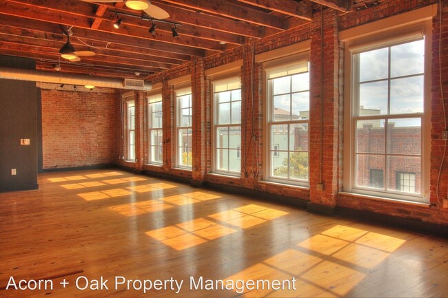 Building Photo - 107 E Parrish St