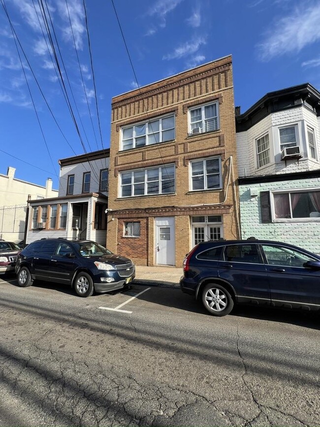 Building Photo - 598 67th St