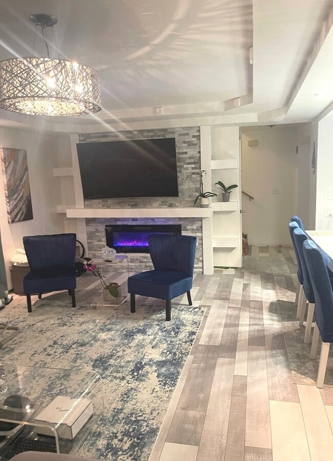 Foto del edificio - 7825 Banks St