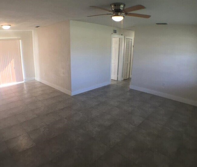 Foto del edificio - 21201 NW 27th Ct