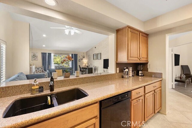 Building Photo - 344 Vista Royale Dr