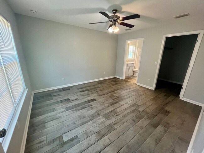 Building Photo - 3b/2Bth Home