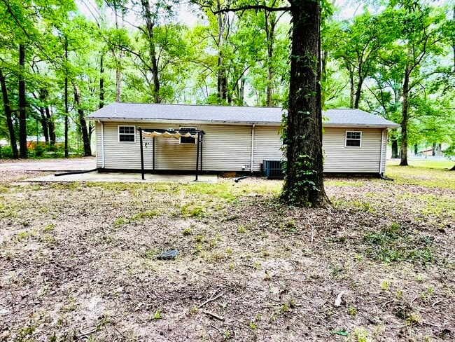Building Photo - 596 Myers Rd