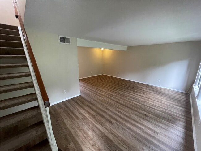 Foto del edificio - 765 Knollwood Ln