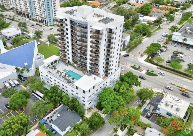 Building Photo - 2301 SW 27th Ave