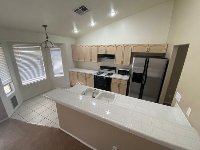 Building Photo - Beautiful 3 bed/2 bath home located in the...