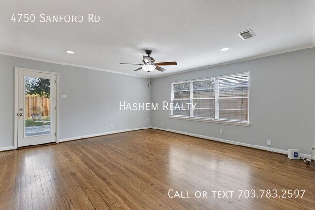 Foto del edificio - 4750 Sanford Rd