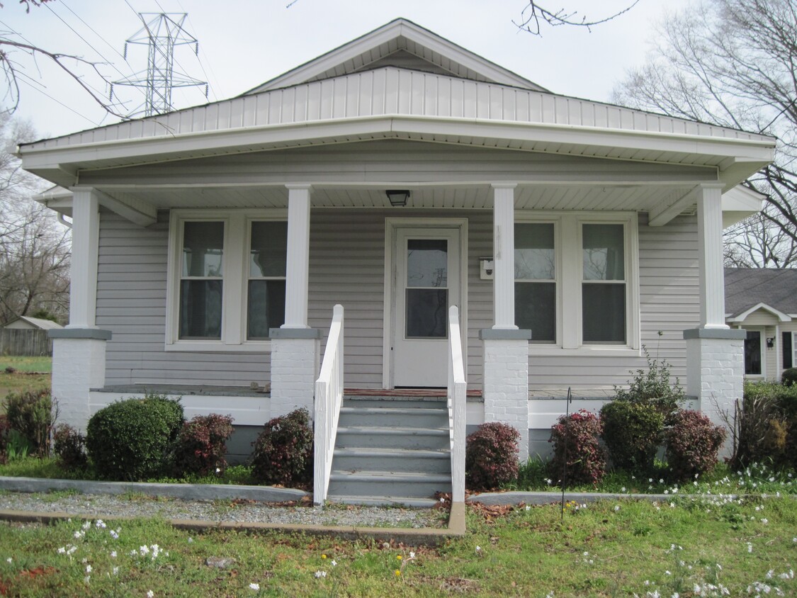 Primary Photo - 1404 N Charlotte Ave