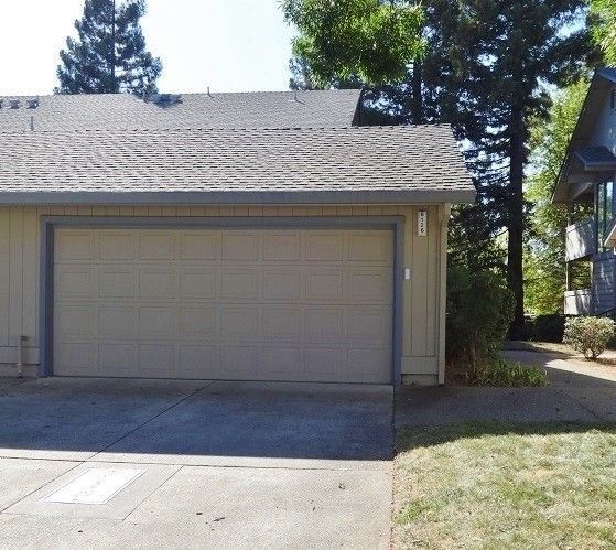 Foto del edificio - 8126 Briar Ridge Ln