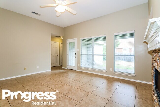 Building Photo - 1420 Aviary Dr