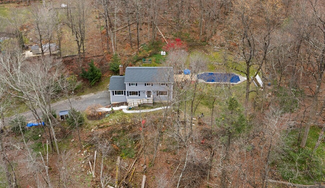 Building Photo - 8 Glenview Dr