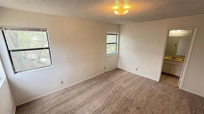 Foto del edificio - 9019 Sawtooth Ln