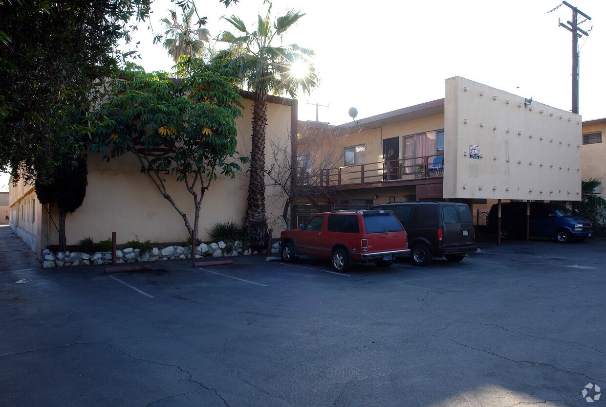 Primary Photo - 10104 Felton Ave