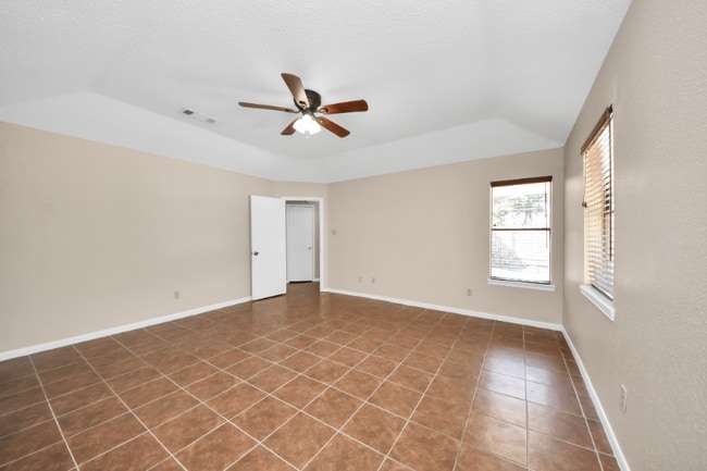 Foto del edificio - 2102 Rolling Glen Dr