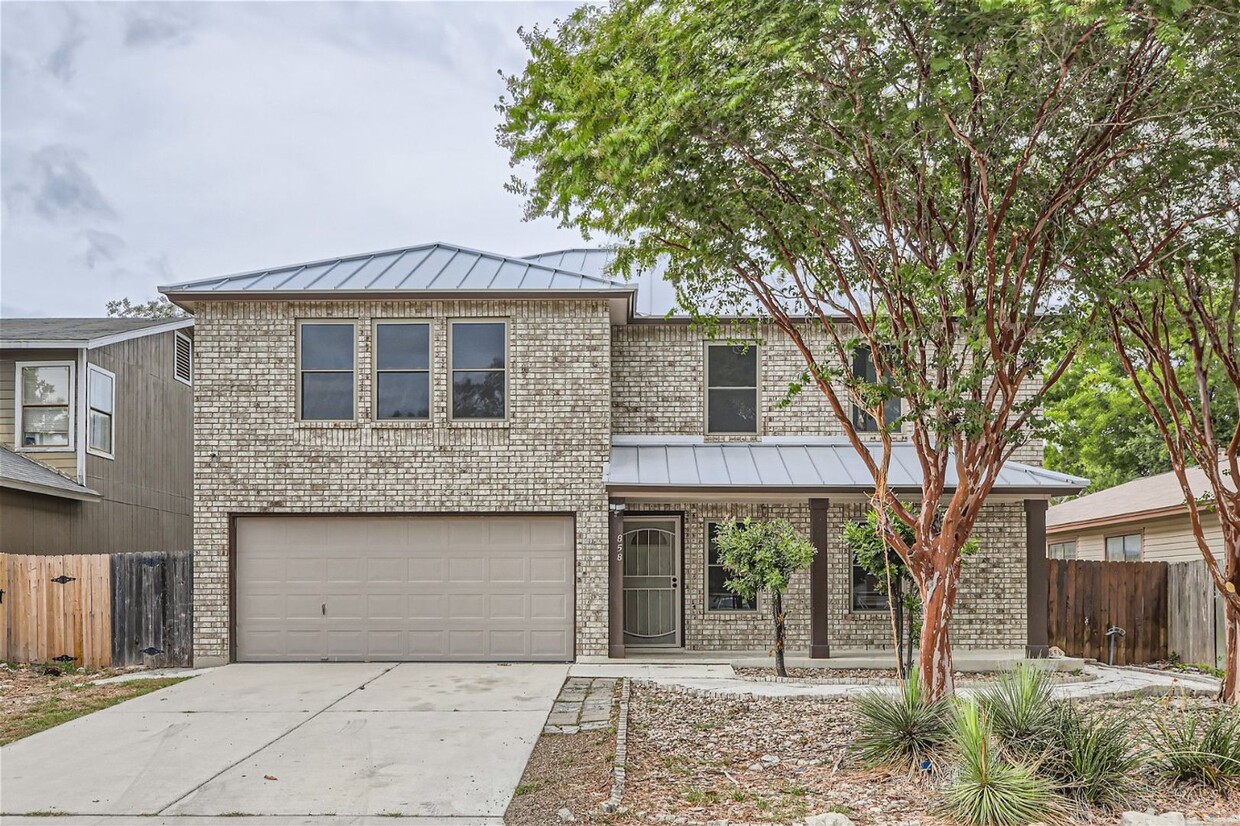 Foto principal - Far Westside 4 bedroom near lackland ready...