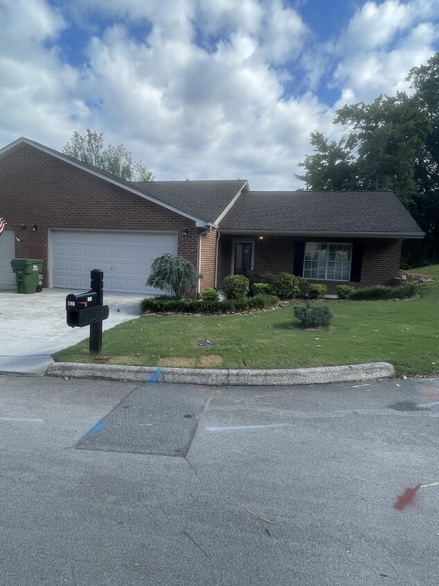 831 St Andrews Dr, Maryville, TN 37801 Townhome Rentals in Maryville