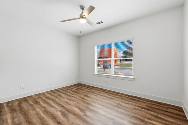 Interior Photo - Abri At West Iris