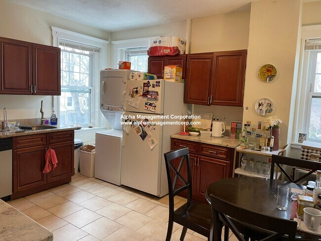 Building Photo - 726 Washington St