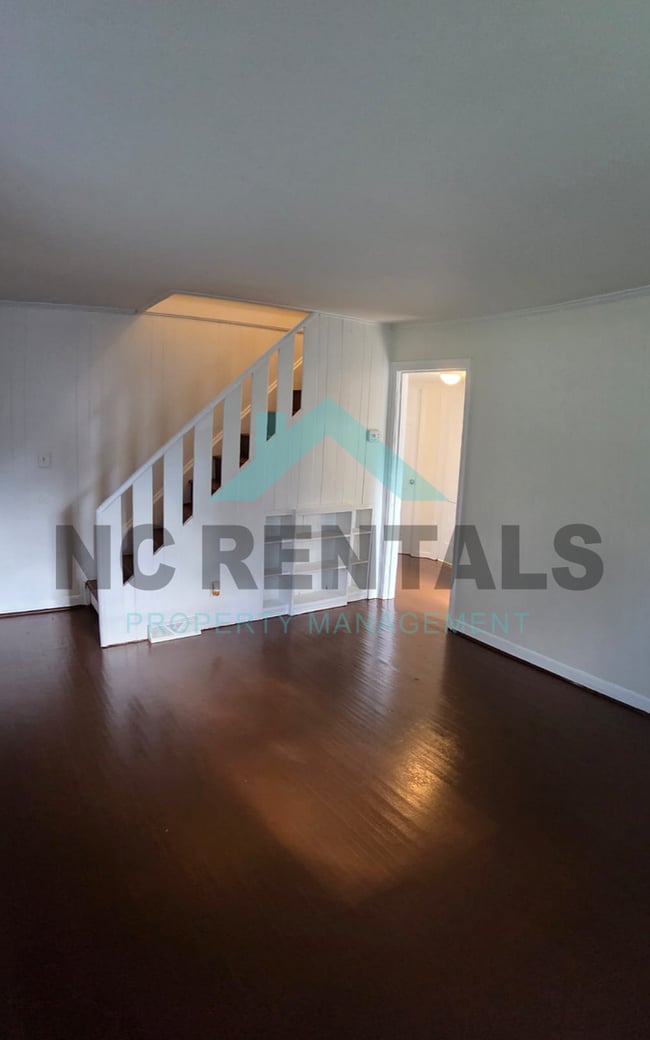 Photo - 1012 Nancy Ln SE House