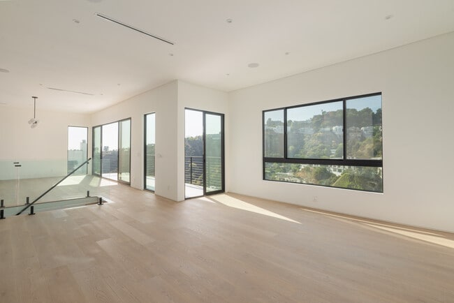 Building Photo - 1931 Sunset Plaza Dr