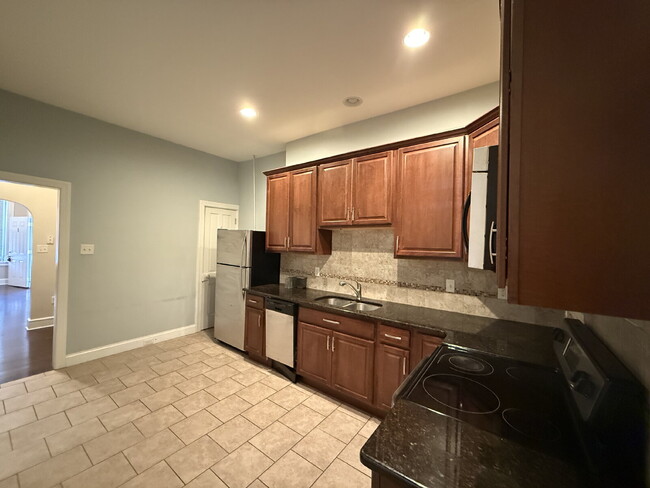 Building Photo - "Charming 1-Bedroom with Hardwood Elegance in Lancaster’s Heart!"