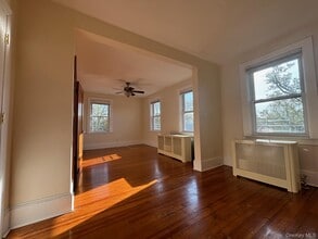 Building Photo - 837 White Plains Rd