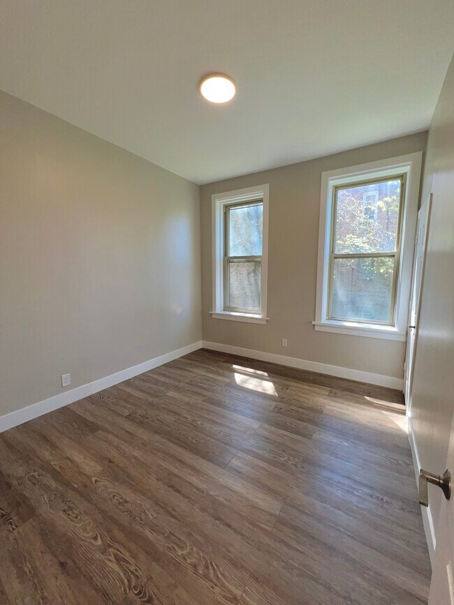 Foto del edificio - 6322 S Langley Ave