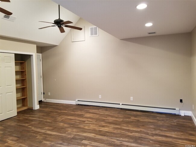 Building Photo - 1 Sandstone Ln