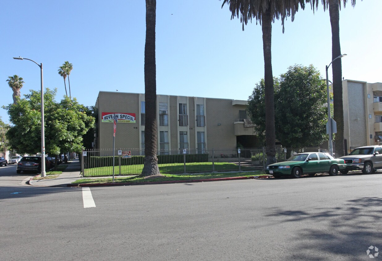 Building Photo - 5555 Carlton Way