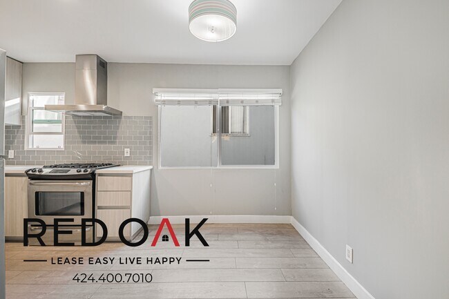 Building Photo - 400 S Mariposa Ave