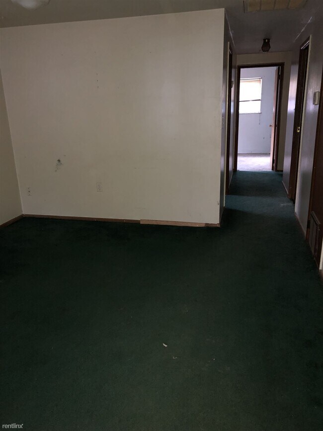 Building Photo - 3 br, 1.5 bath House - 228 Tulip Drive