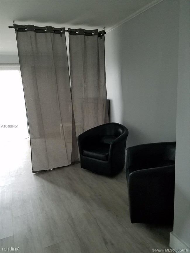 Building Photo - Studio, 1 bath  - 5731 Sunset Dr