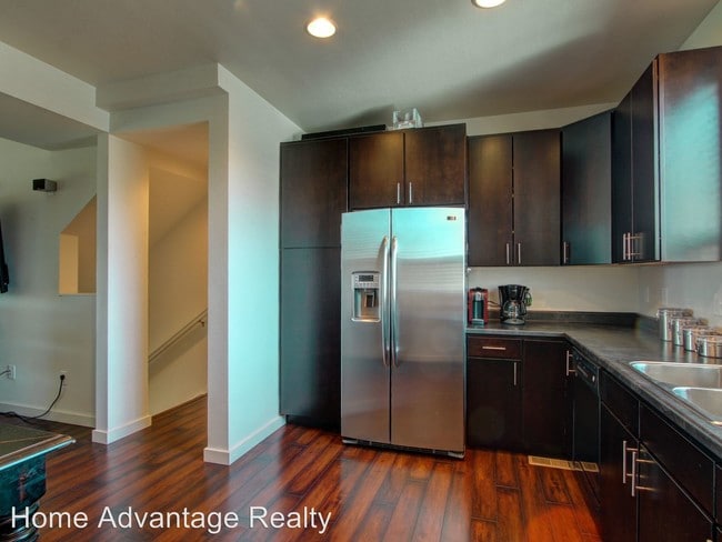 Building Photo - 2 br, 1.5 bath House - 10334 E 29th Dr