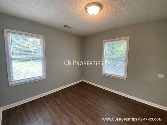 Building Photo - 4652 Percy Rd
