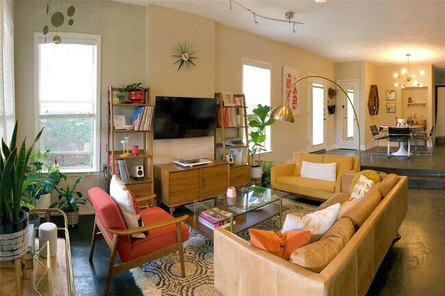 Building Photo - 607 Baylor St