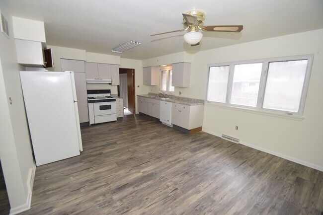 Foto del edificio - 3 bed / 3 bath Home for Rent in Hobart