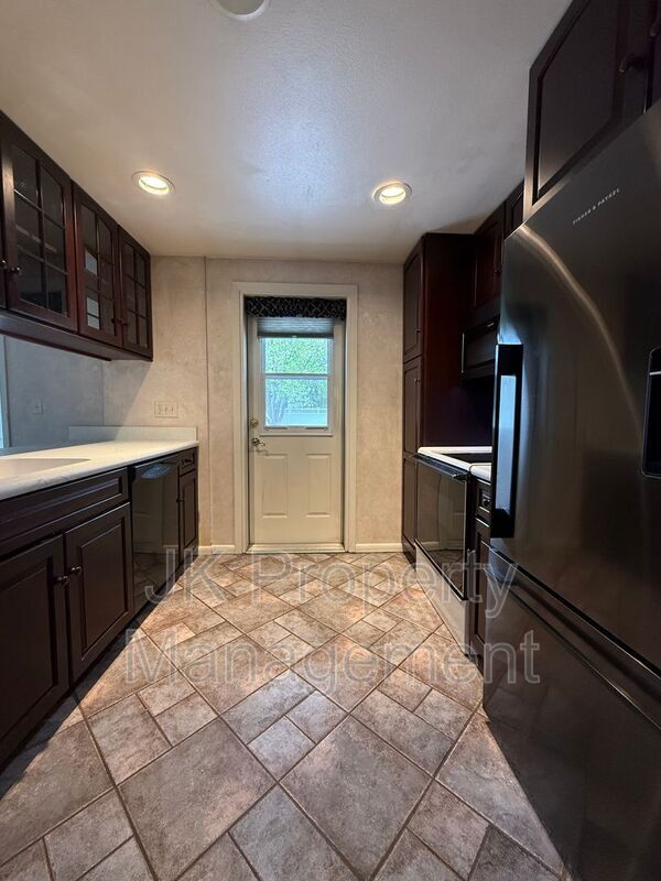 Foto del edificio - 921 Avenue B NW