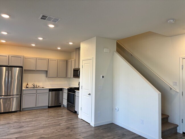 Foto del edificio - MOVE IN SPECIAL - 1/2 OFF THE 1ST MONTH RENT FOR QUALIFIED APPLICANT(S) AND RENTAL AMOUNT JUST RE...