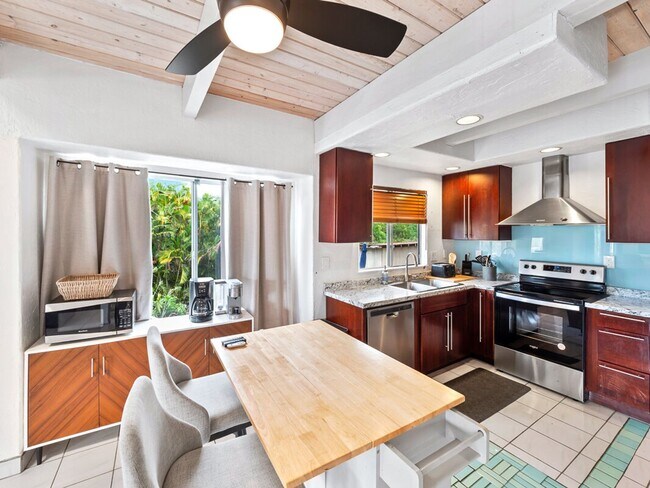 Building Photo - 3 Bedroom ~ 2 Bathroom Partially Furnished...