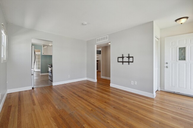 Building Photo - 414 Fairgrove Ave