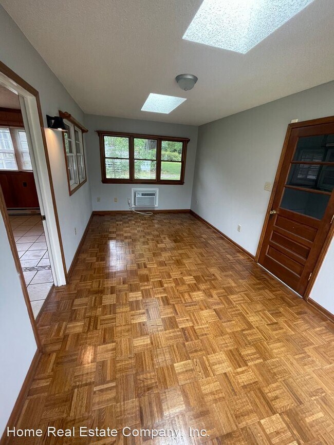 Building Photo - 3 br, 1 bath House - 1112 Oak Grove Road