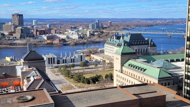 Unobstructed view across Ottawa river - 340 Queen St