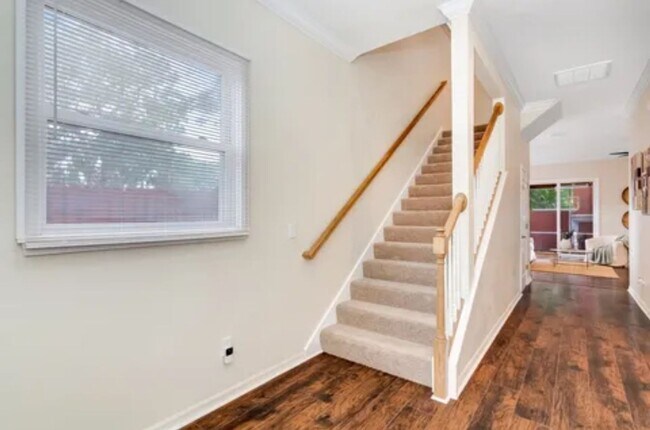 Building Photo - 3/2.5 Mediterranean Style Townhome