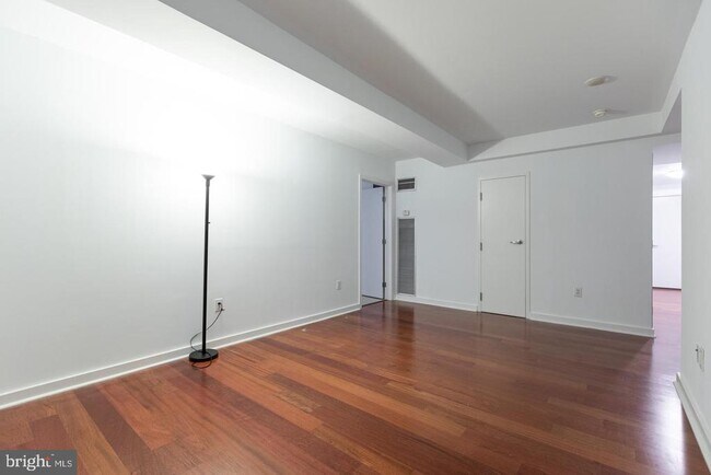 Foto del edificio - 219-29 S 18th St