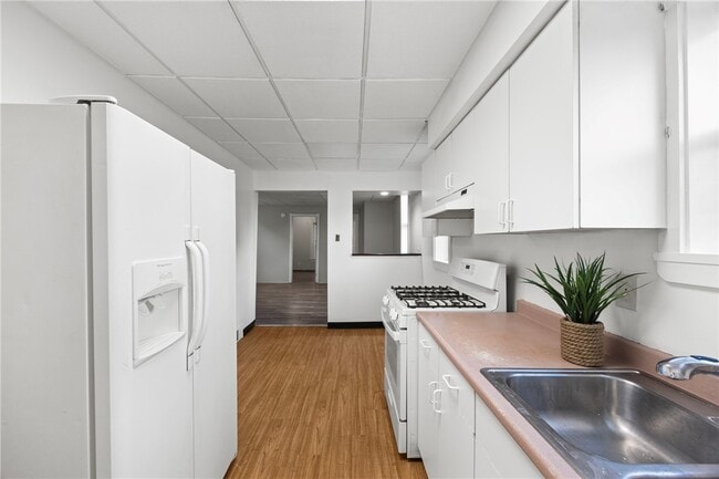 Building Photo - 142 W Ferry St