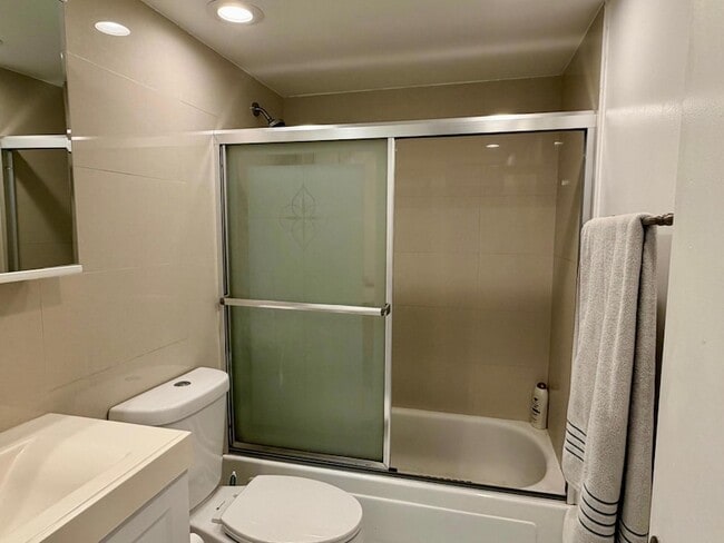 Foto del edificio - 3000 Riomar St