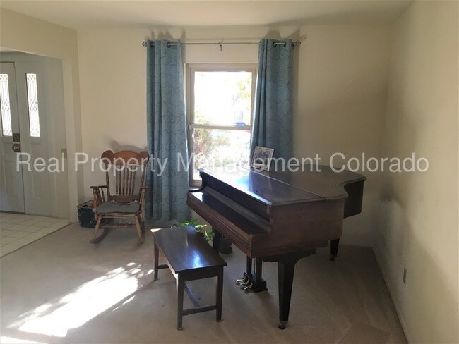 Building Photo - Gorgeous Home in Dam West